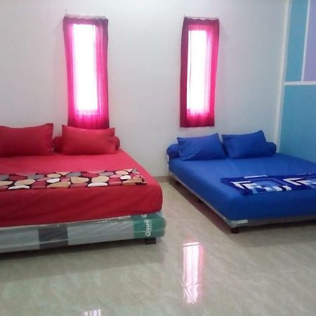 Almira Homestay 잠비 외부 사진