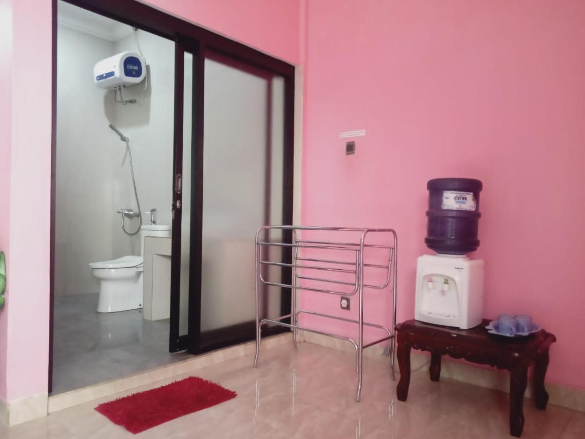 Almira Homestay 잠비 외부 사진