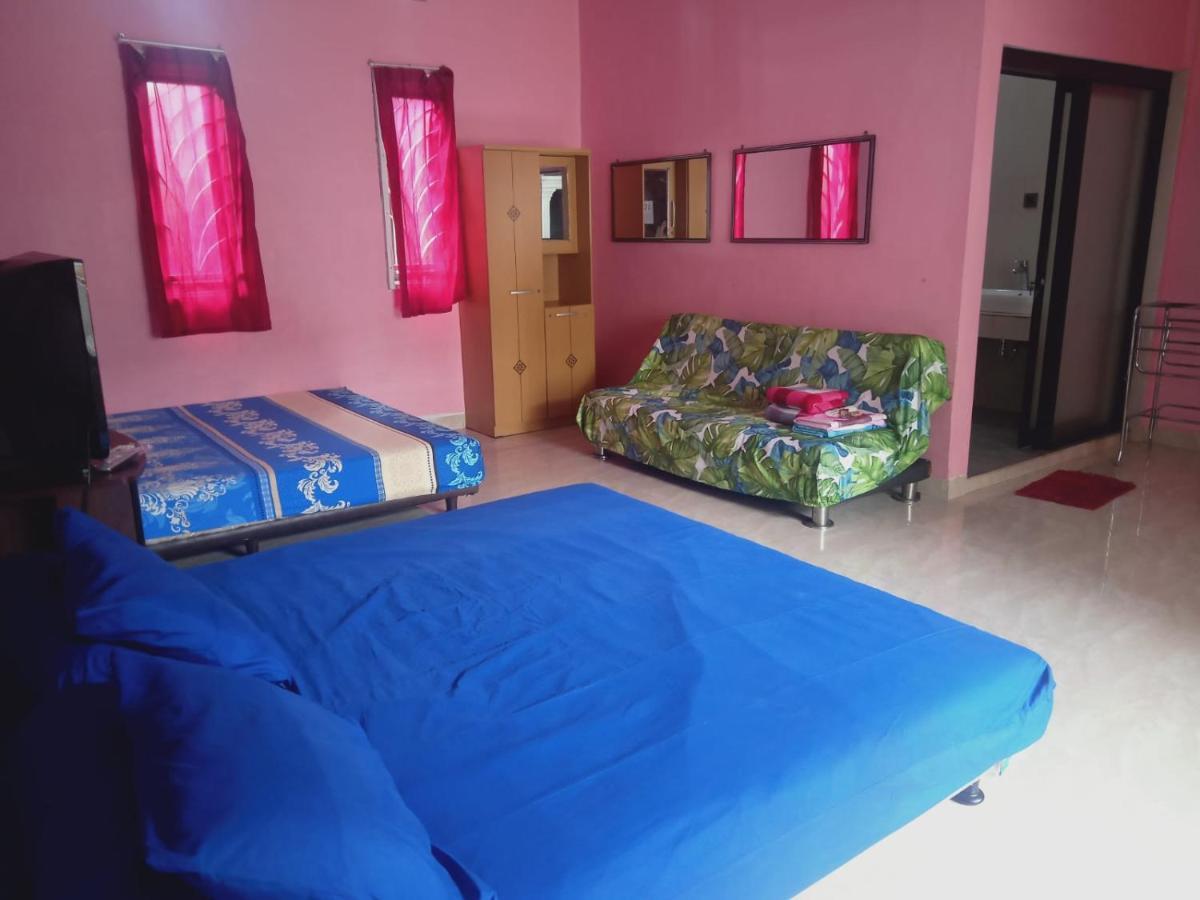 Almira Homestay 잠비 외부 사진