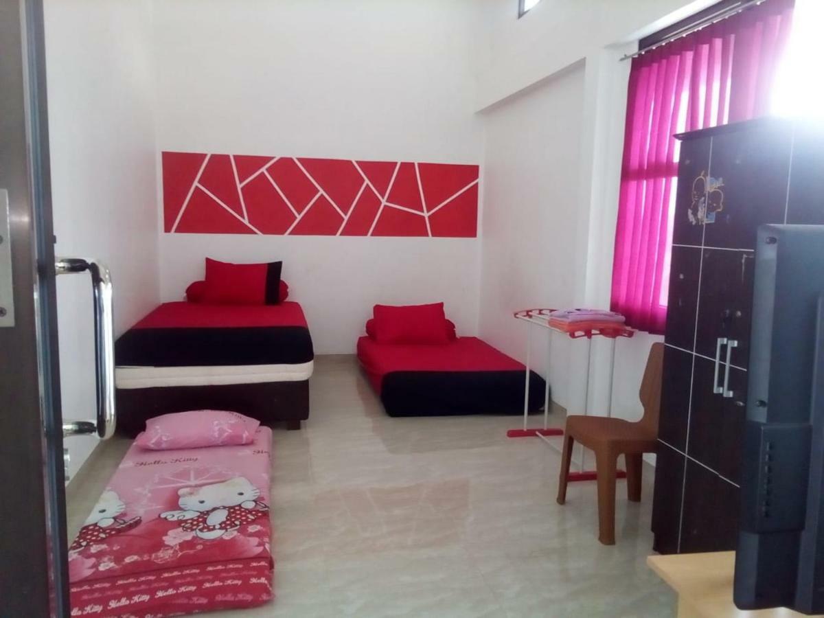 Almira Homestay 잠비 외부 사진